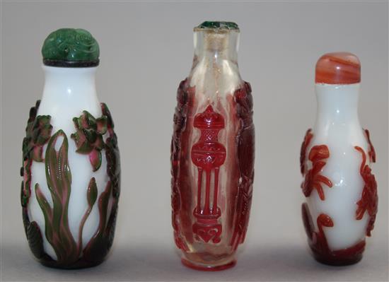 Three Chinese overlaid glass snuff bottles, 1850-1940, Richards no.s 277, 402 and 405